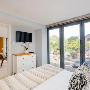 beautiful-one-bed-countryside-retreat-in-bath.tophotelsbath.com/