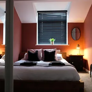 cosy-chester-home-0-6-miles-from-the-centre.hotelsin-chester.com/